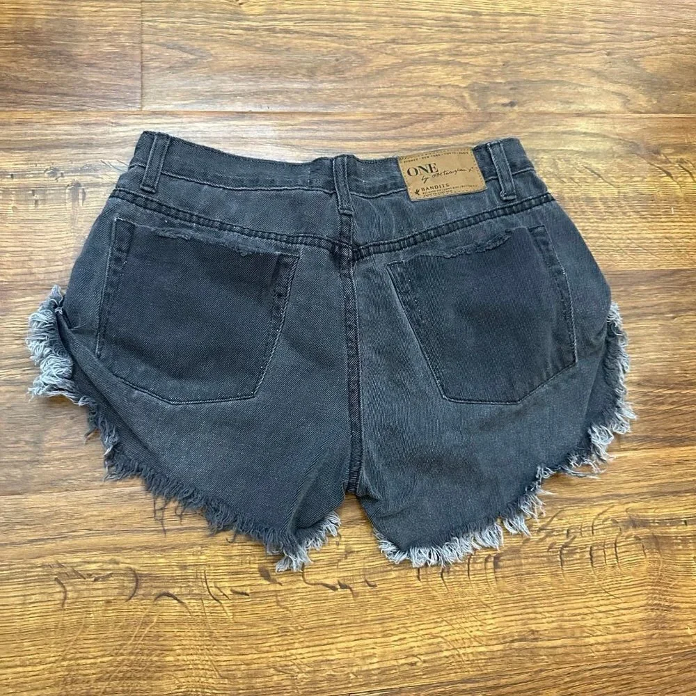 One teaspoon bandits black cut off shorts